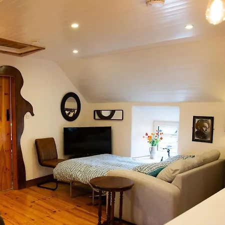 Cosy Apartment/ Explore The Area/enjoy Our Pub